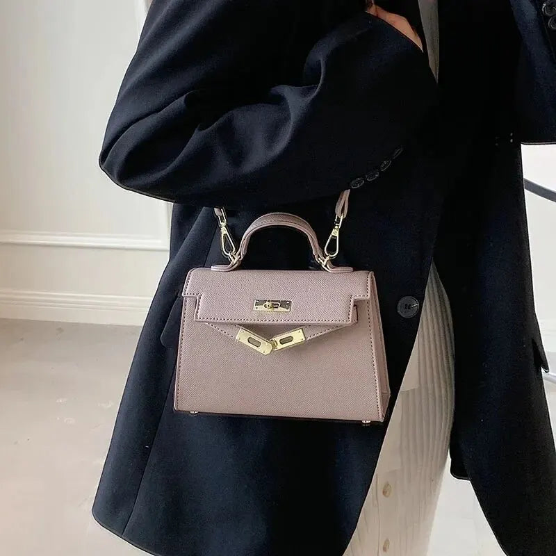 Handtas met goudkleurige details | Klassiek design | Perfect voor werk of stad