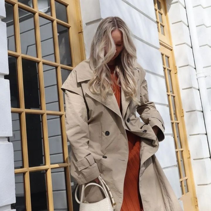 Ribgebreide Maxi-Jurk | Halternek & Plissérok | Minimalistische Elegantie