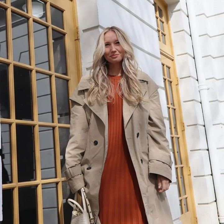 Ribgebreide Maxi-Jurk | Halternek & Plissérok | Minimalistische Elegantie