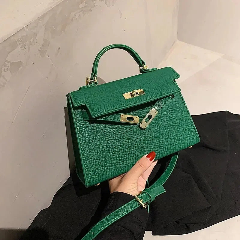 Handtas met goudkleurige details | Klassiek design | Perfect voor werk of stad