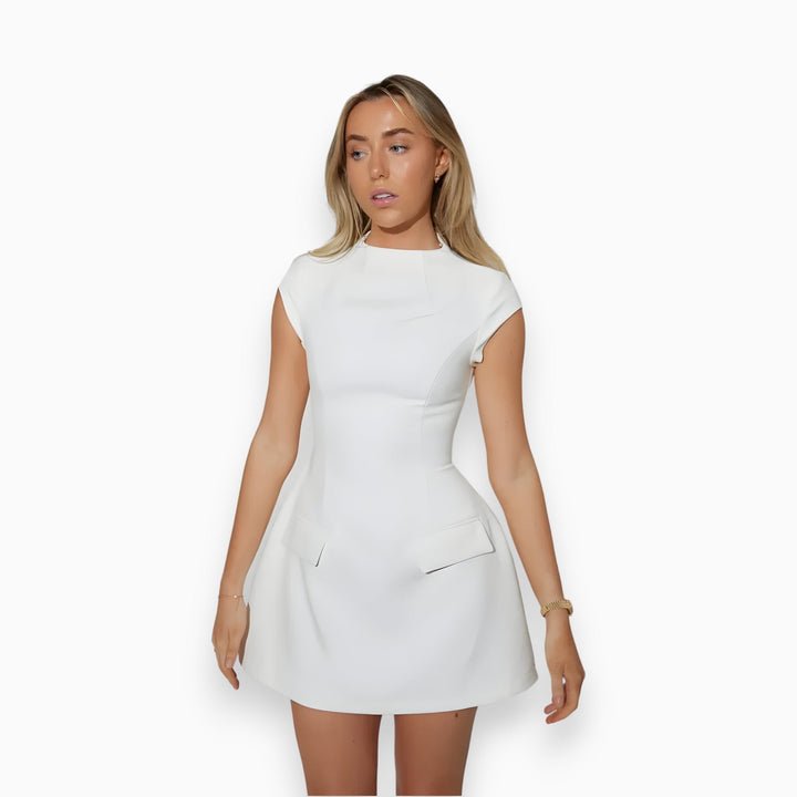Witte Mini Jurk | Hoge Hals & Gestructureerd | Elegant en Modern